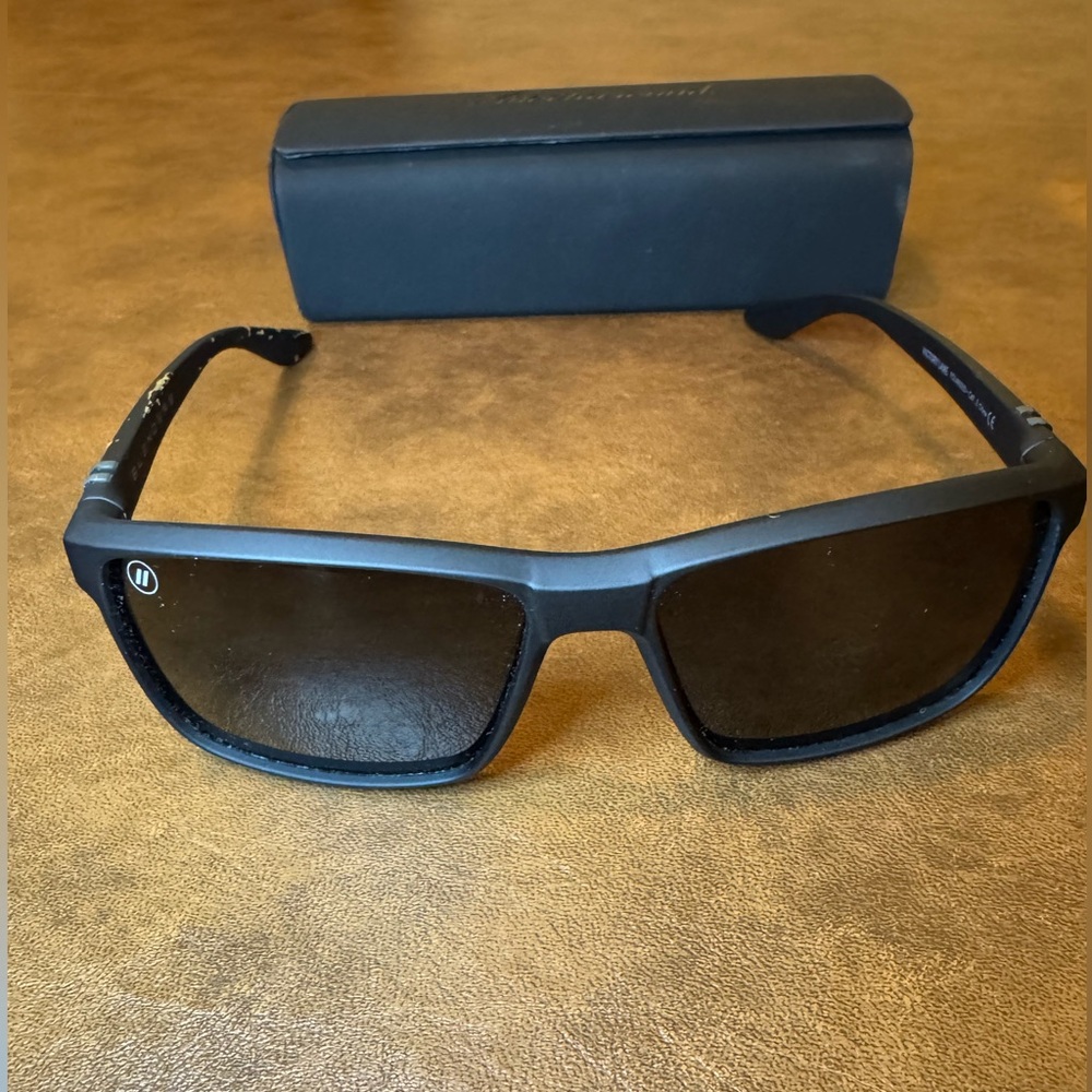 Great condition Blenders Polarized Men’s Black Rectangular Sunglasses